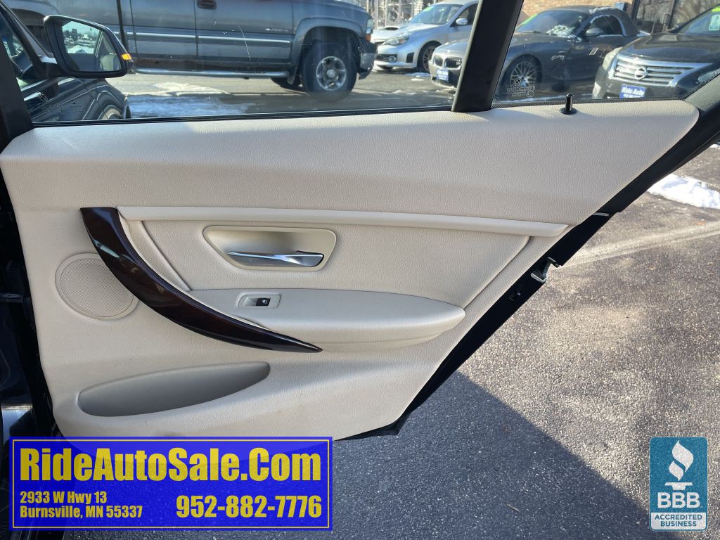 2015 BMW 3 Series Image 15