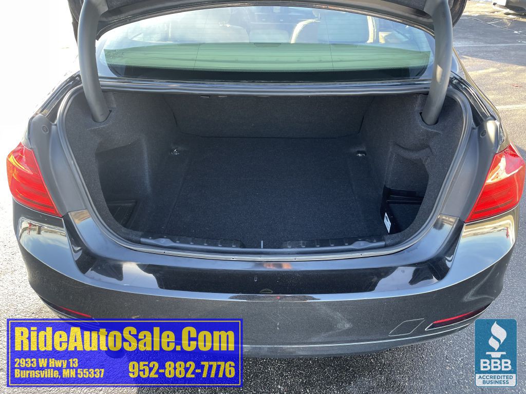 2015 BMW 3 Series Image 25