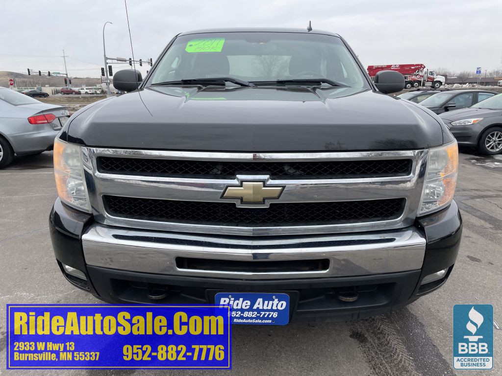 2011 Chevrolet Silverado 1500 Image 2