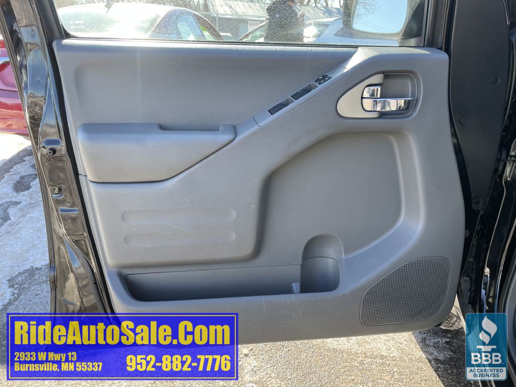 2016 Nissan Frontier Image 9