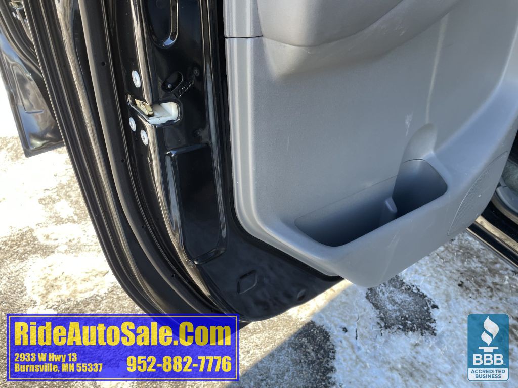 2016 Nissan Frontier Image 28