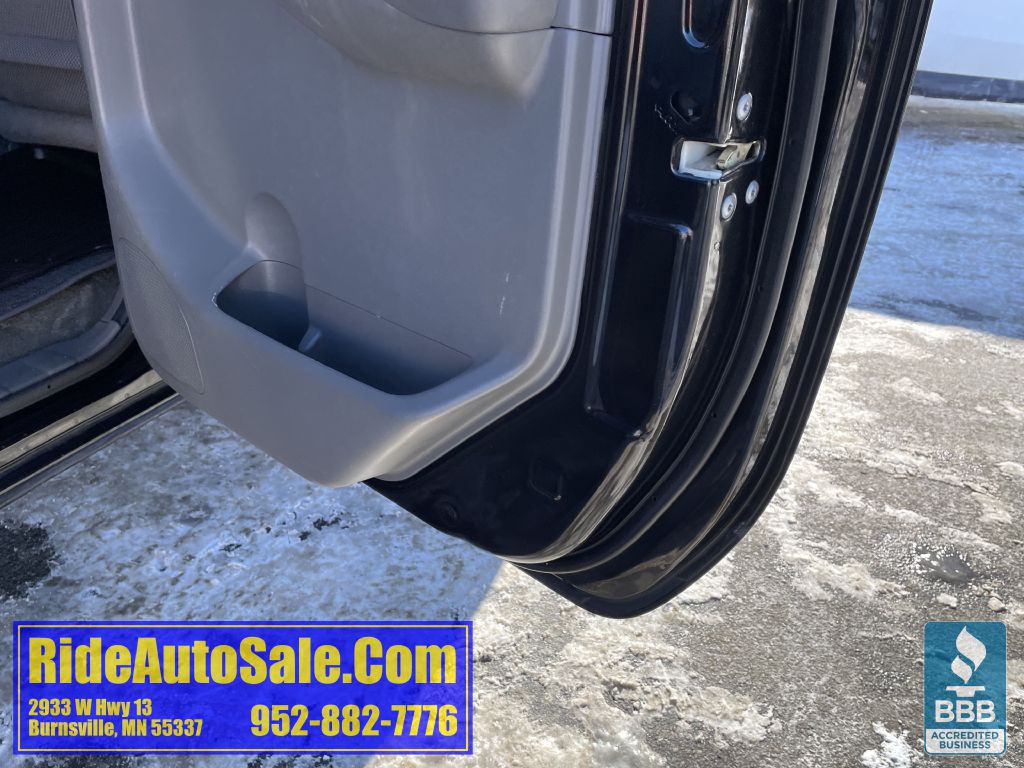 2016 Nissan Frontier Image 37