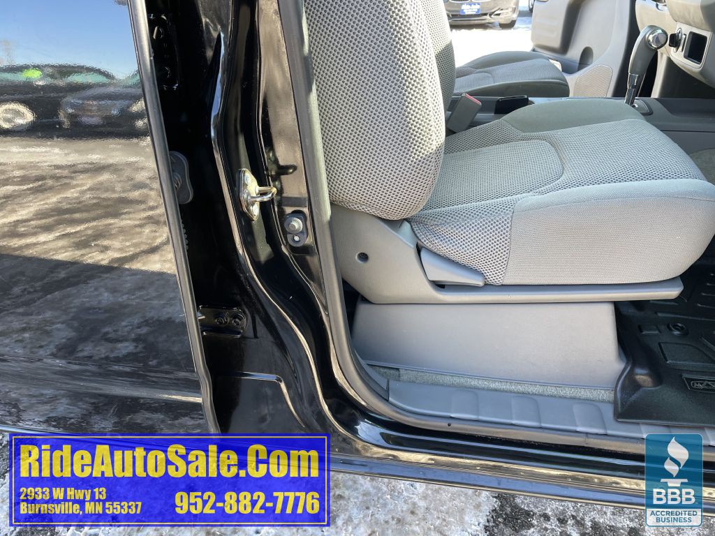 2016 Nissan Frontier Image 38