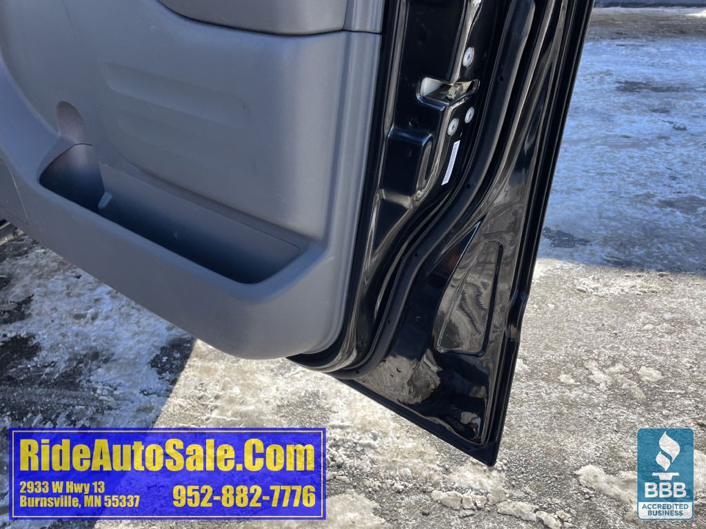 2016 Nissan Frontier Image 40