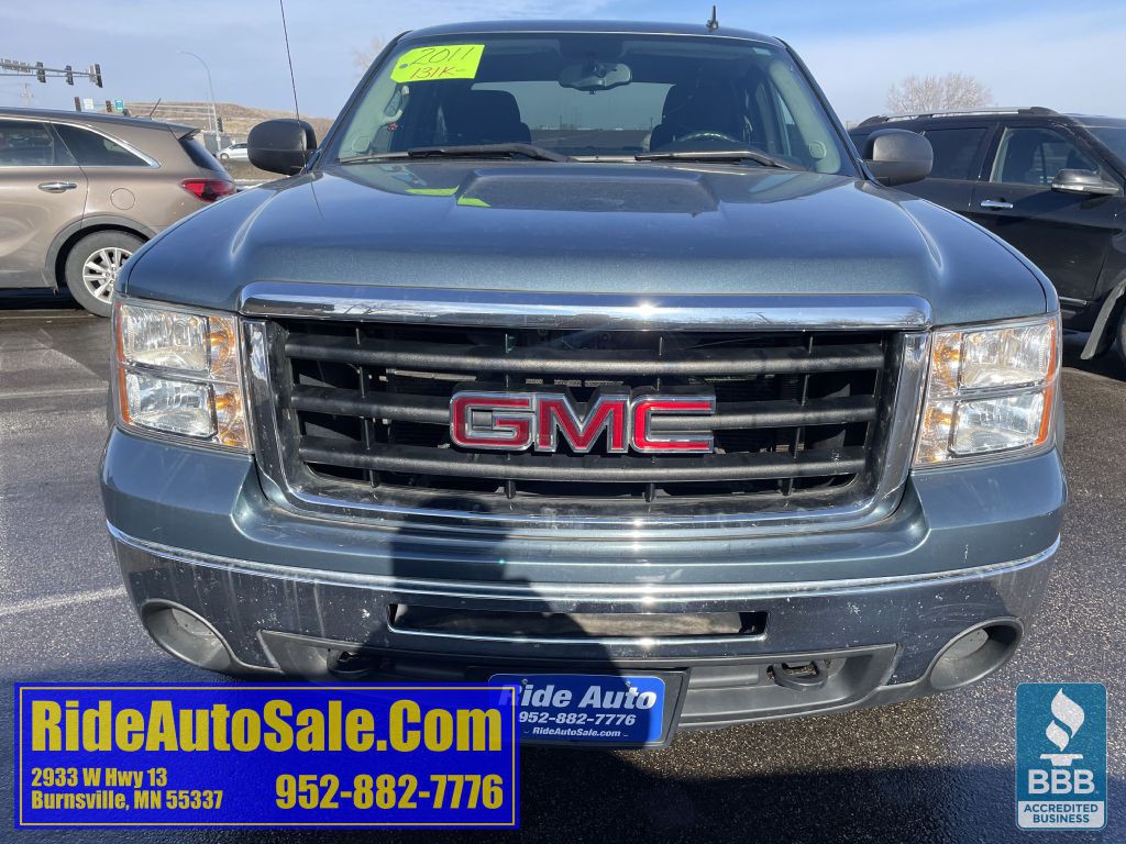 2011 GMC Sierra Image 2