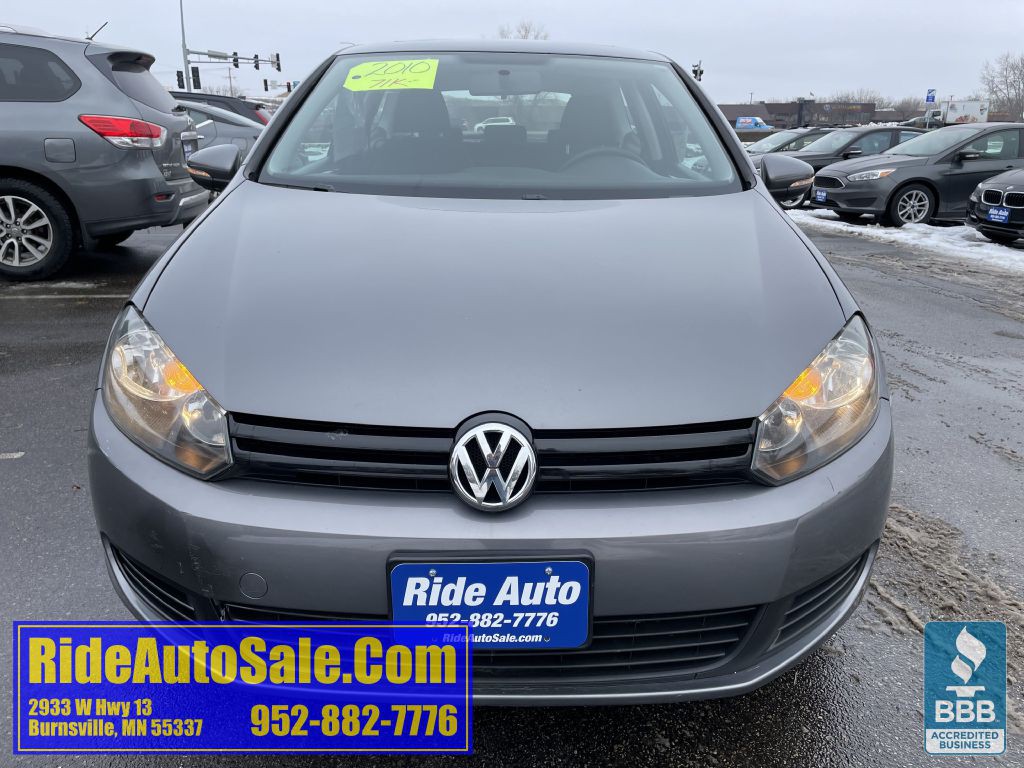 2010 Volkswagen Golf Image 2