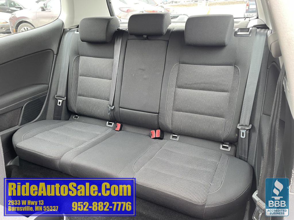 2010 Volkswagen Golf Image 24