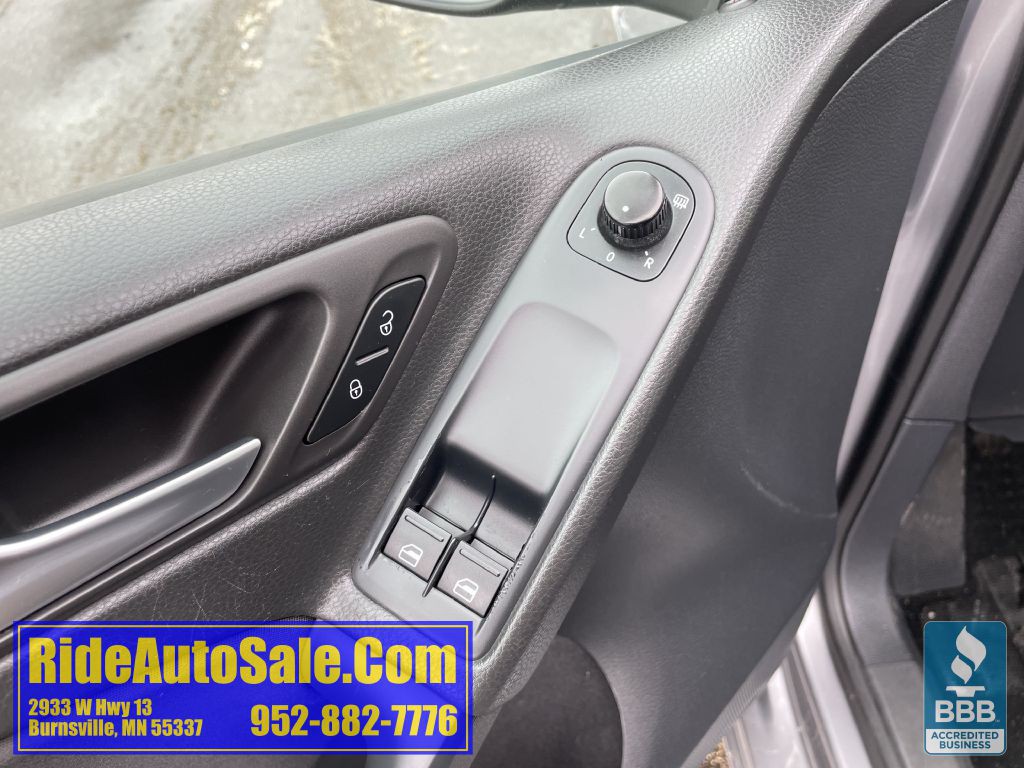 2010 Volkswagen Golf Image 29