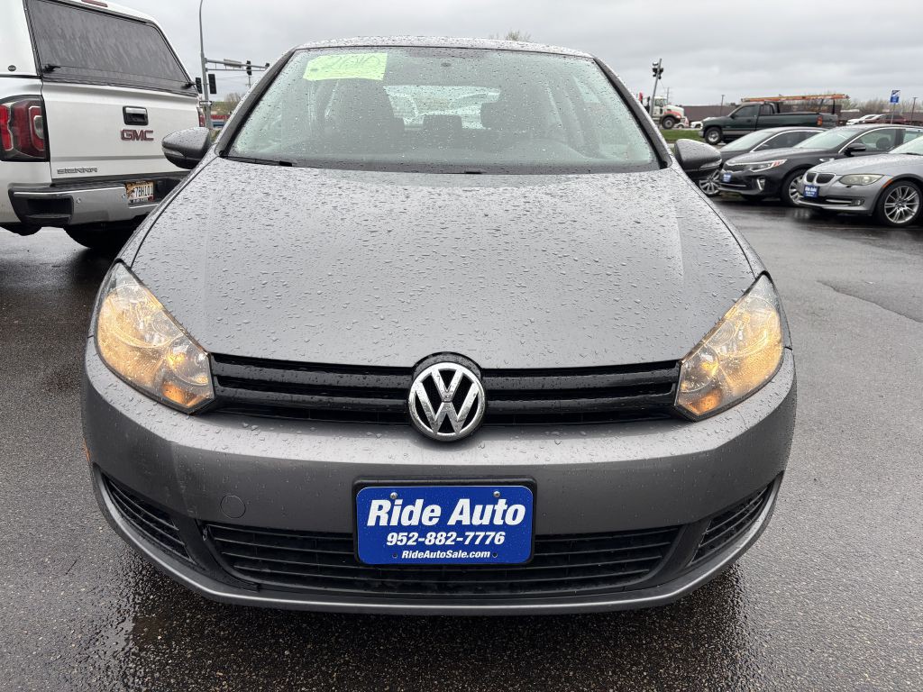 2010 Volkswagen Golf Image 2