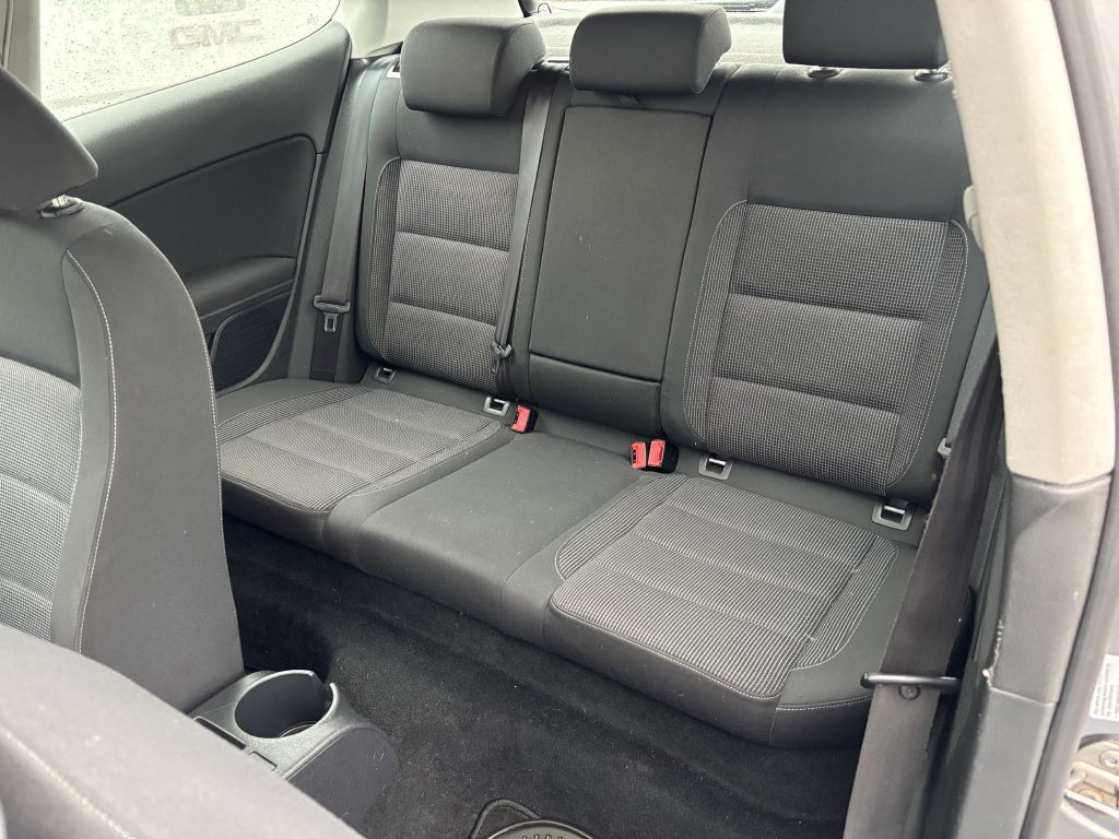 2010 Volkswagen Golf Image 11