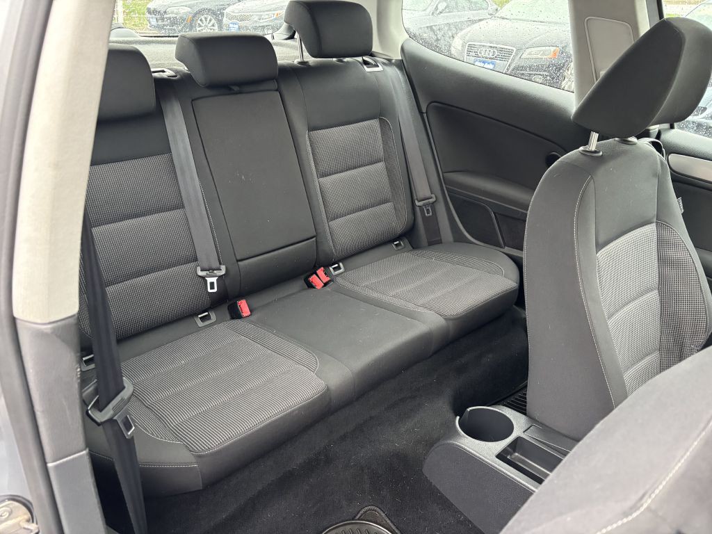 2010 Volkswagen Golf Image 14