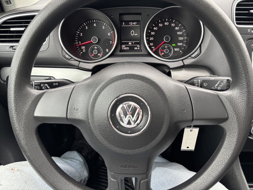 2010 Volkswagen Golf Image 15