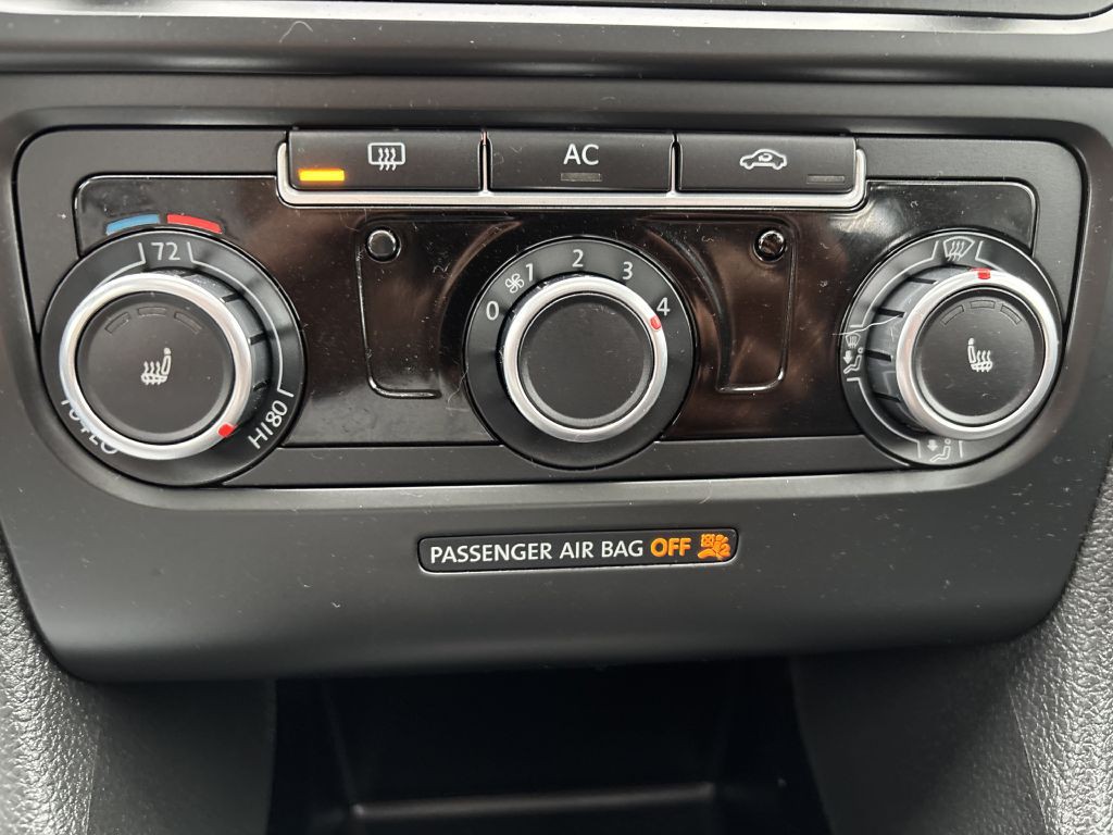 2010 Volkswagen Golf Image 18