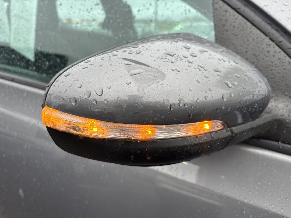 2010 Volkswagen Golf Image 28