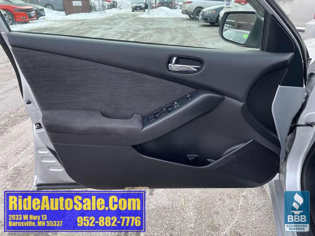 2012 Nissan Altima Image 9