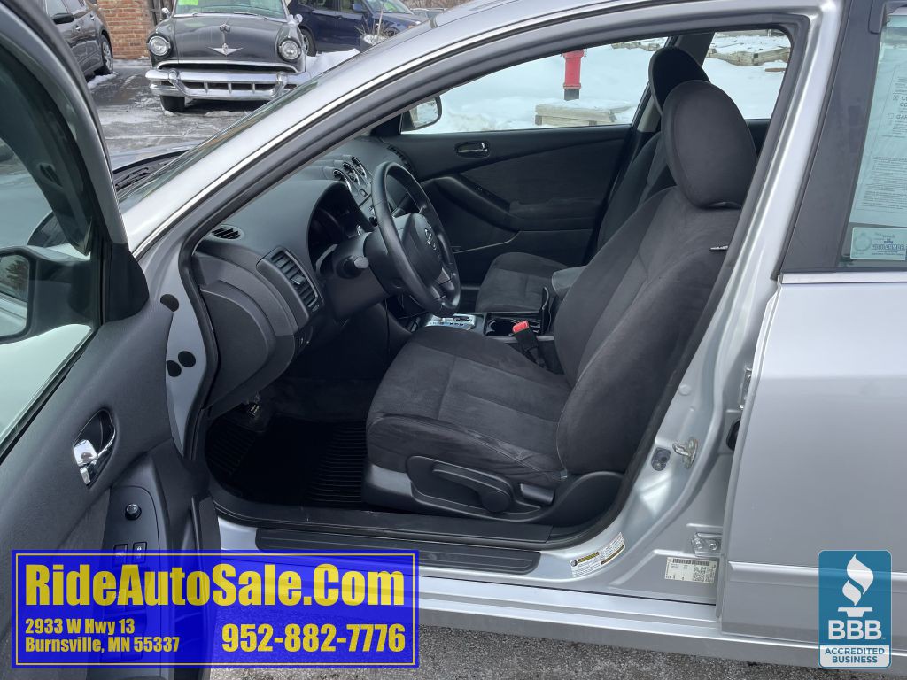 2012 Nissan Altima Image 10