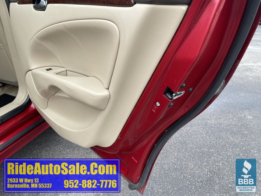 2010 Buick Lucerne Image 35