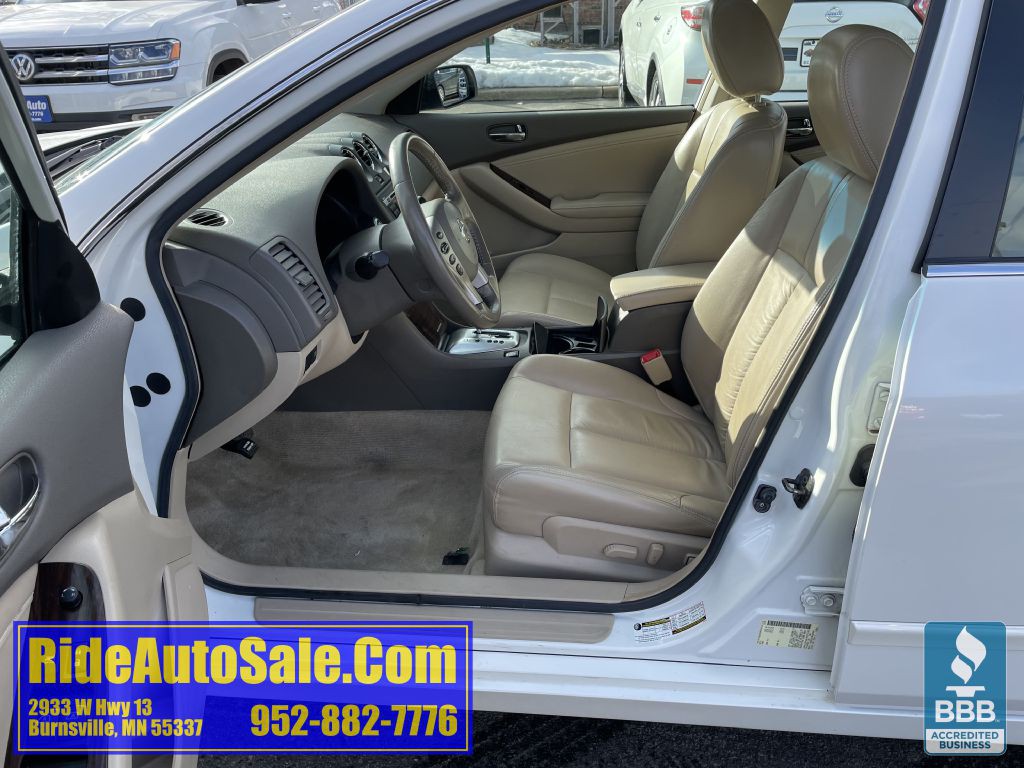 2010 Nissan Altima Image 10
