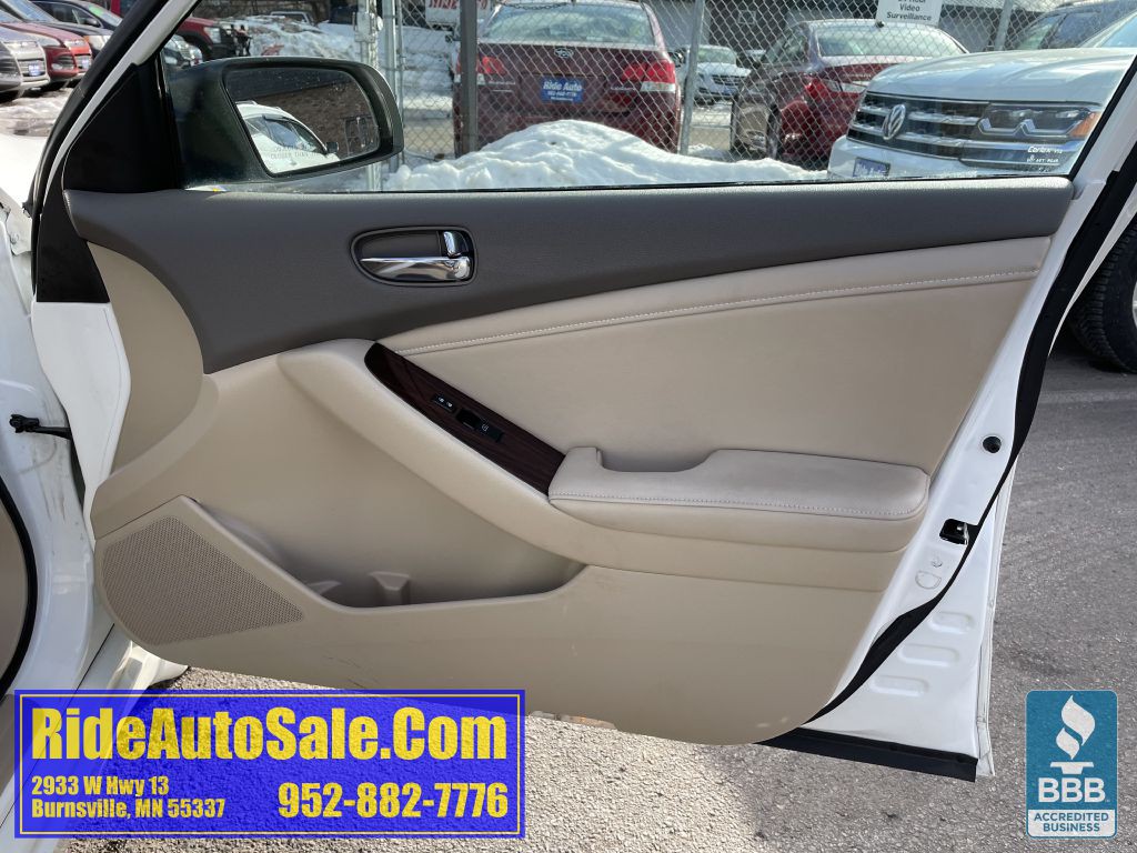 2010 Nissan Altima Image 13