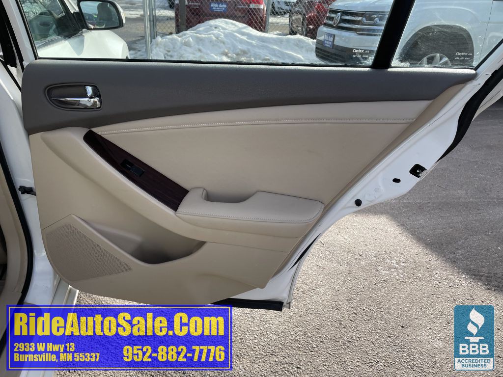 2010 Nissan Altima Image 15