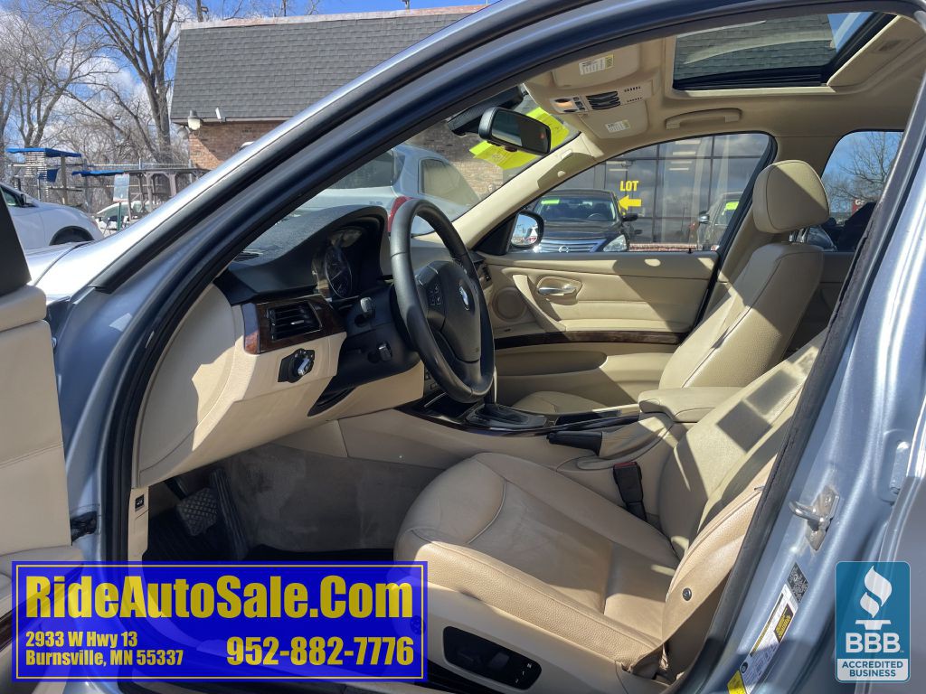 2011 BMW 3 Series Image 10