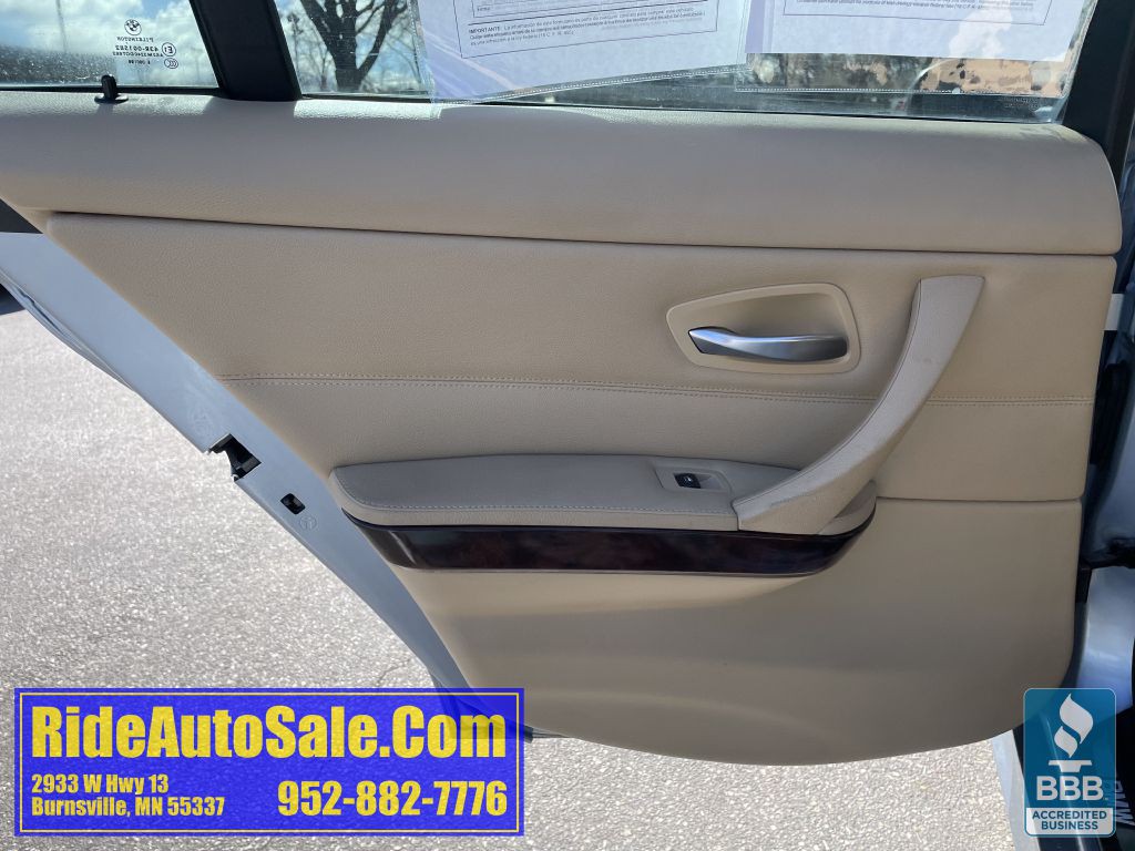 2011 BMW 3 Series Image 11