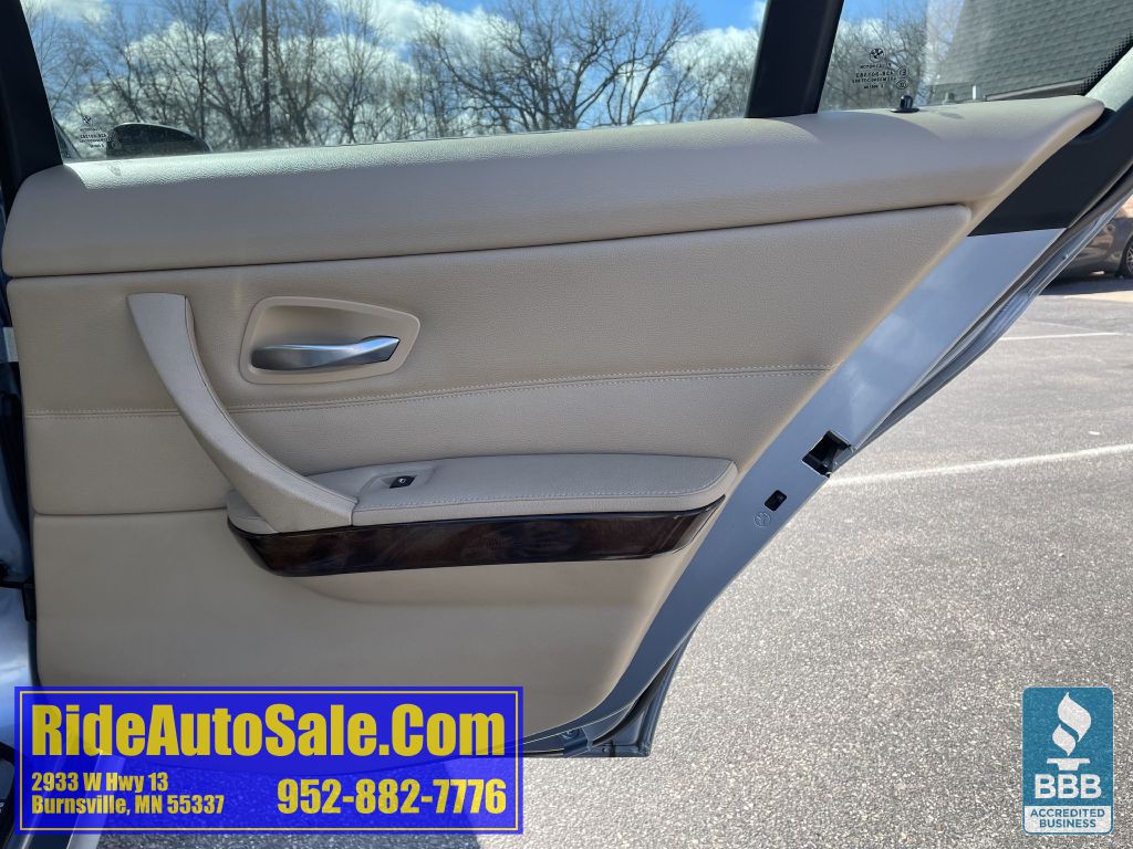 2011 BMW 3 Series Image 15