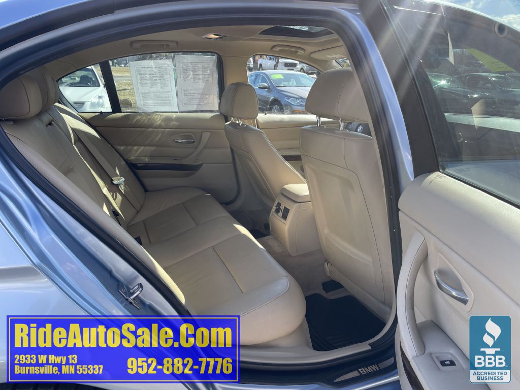 2011 BMW 3 Series Image 16