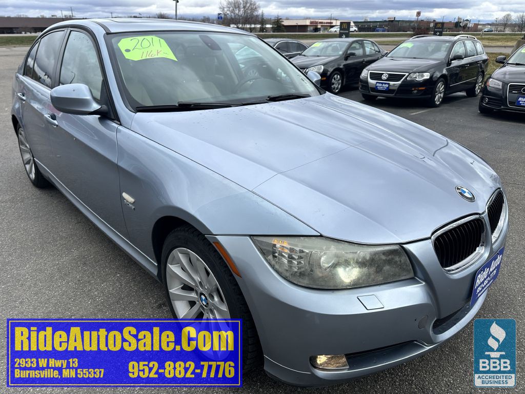 2011 BMW 3 Series Image 3