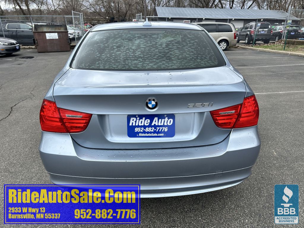 2011 BMW 3 Series Image 6