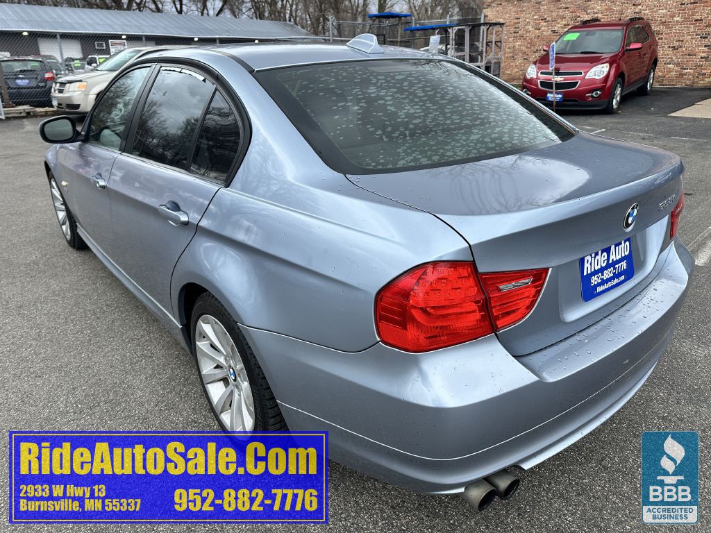 2011 BMW 3 Series Image 7