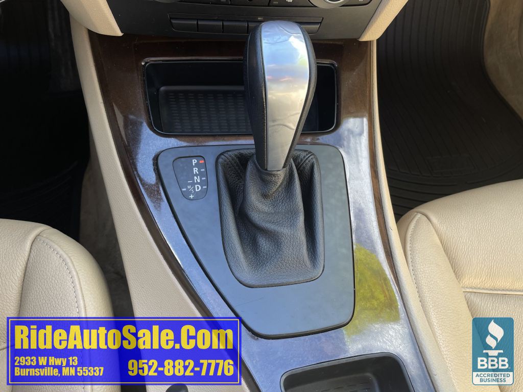 2011 BMW 3 Series Image 18