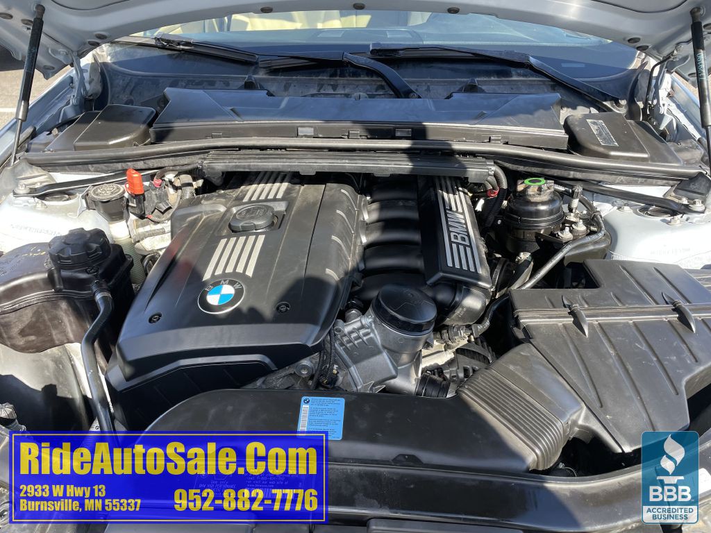 2011 BMW 3 Series Image 21