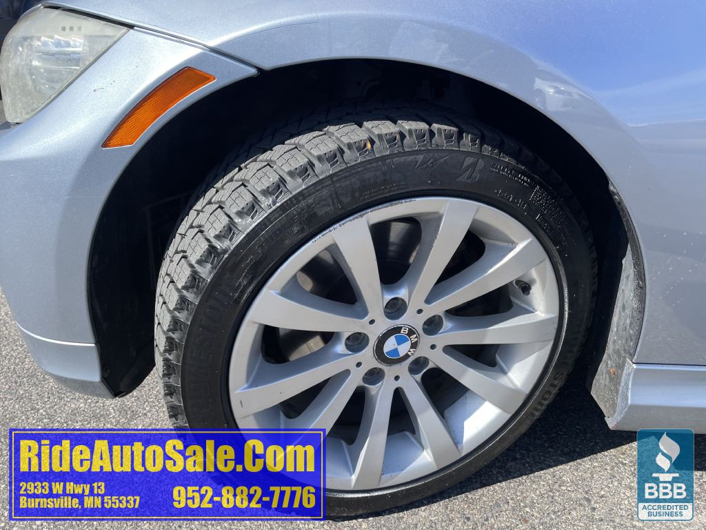 2011 BMW 3 Series Image 23