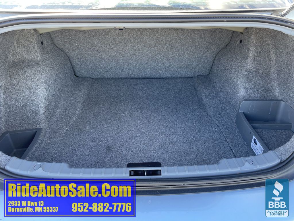 2011 BMW 3 Series Image 25