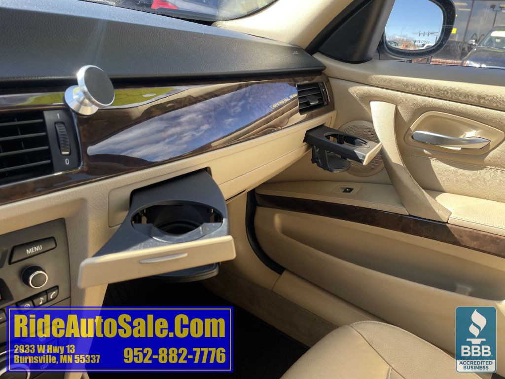 2011 BMW 3 Series Image 28