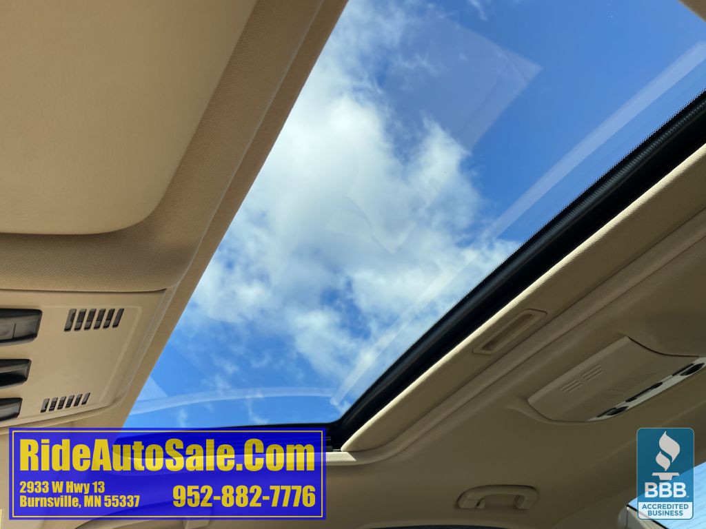 2011 BMW 3 Series Image 30