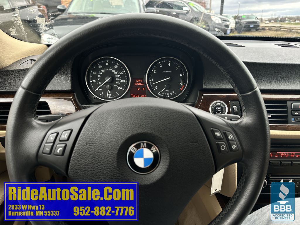 2011 BMW 3 Series Image 32