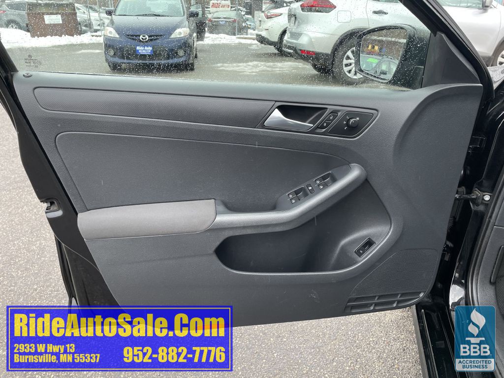 2012 Volkswagen Jetta Image 9