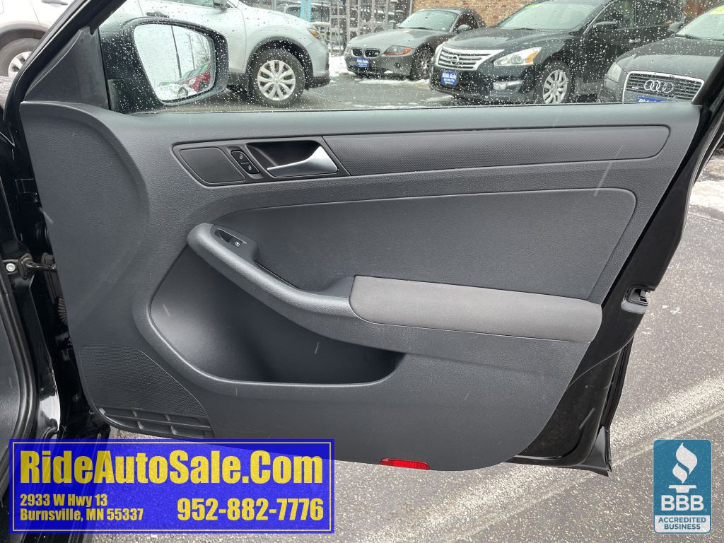 2012 Volkswagen Jetta Image 13