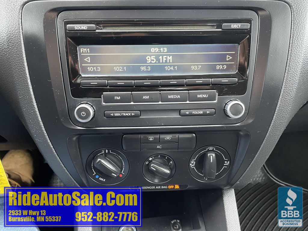 2012 Volkswagen Jetta Image 18