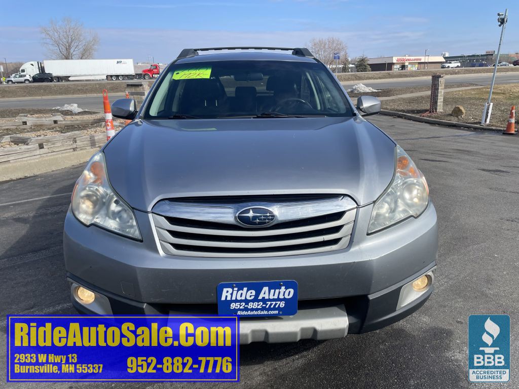 2010 Subaru Outback Image 2