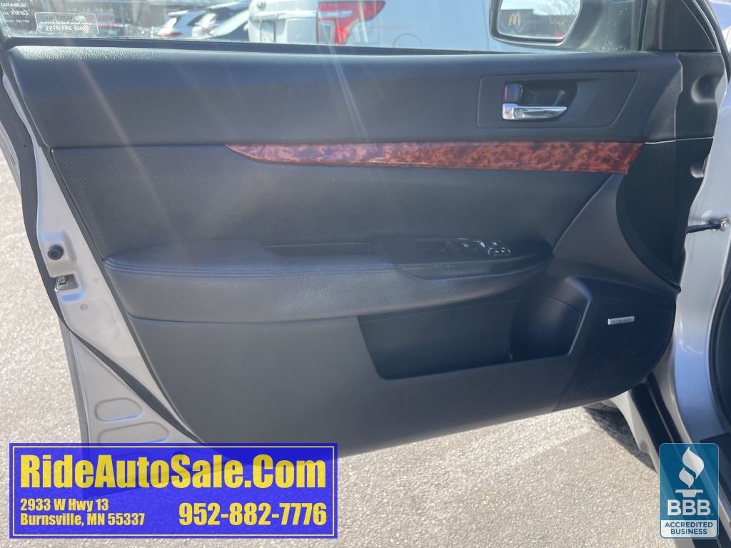 2010 Subaru Outback Image 9