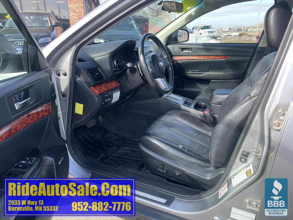 2010 Subaru Outback Image 10