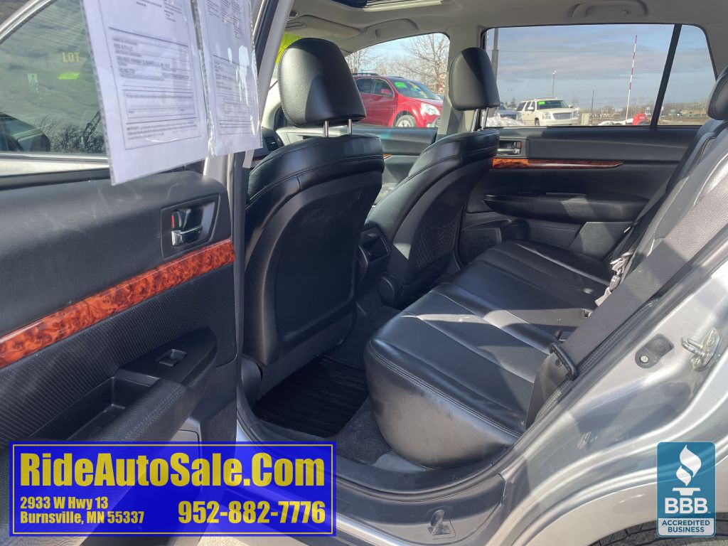 2010 Subaru Outback Image 12