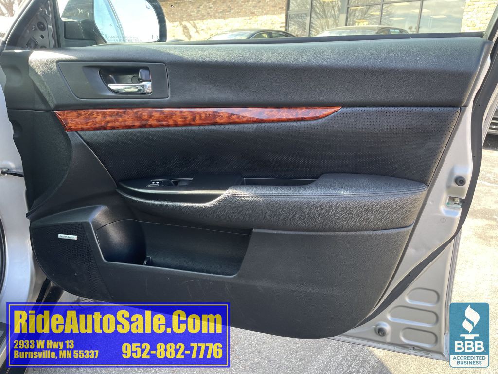 2010 Subaru Outback Image 13