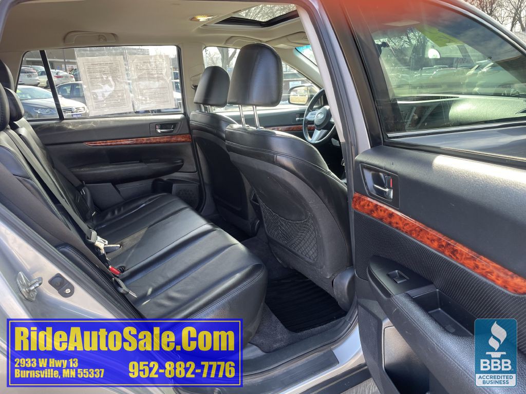 2010 Subaru Outback Image 16