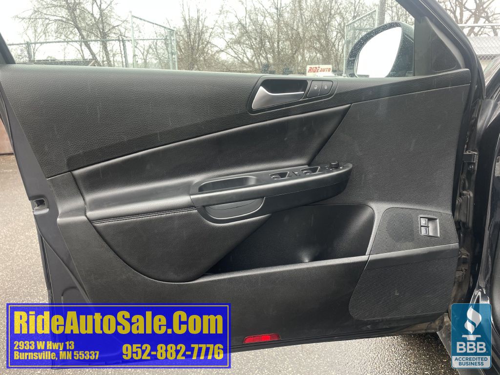 2010 Volkswagen Passat Image 9