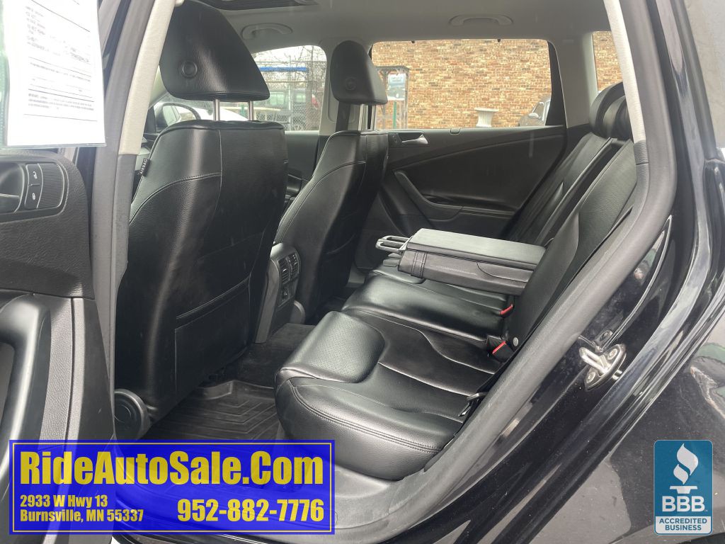 2010 Volkswagen Passat Image 12