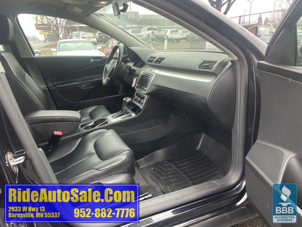 2010 Volkswagen Passat Image 14